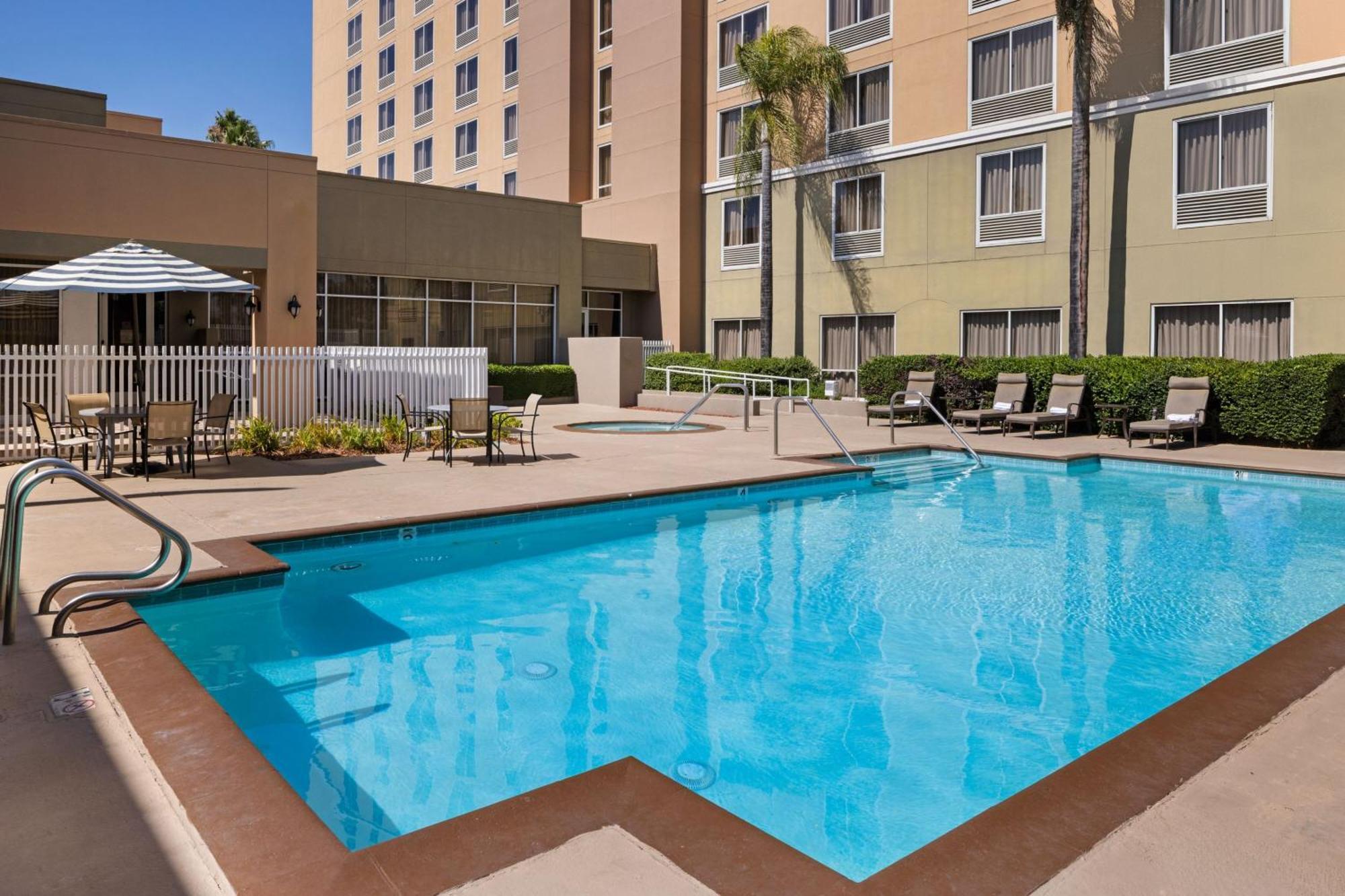 Courtyard By Marriott Baldwin Park Hotel Exterior foto